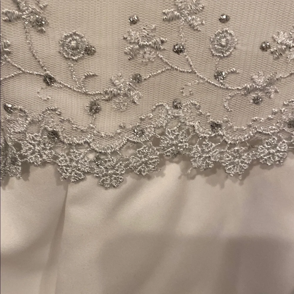 Elegant White Wedding Dress with Intricate Embroidery - Picture 5 of 14
